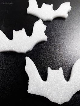 3 weiße Schaumstoff Fledermäuse